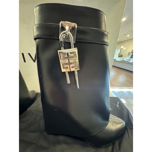 GIVENCHY BLACK SHARK LOCK ANKLE BOOTS LEATHER SIZE EU37 US6.5 LS(342250) - Picture 13 of 16